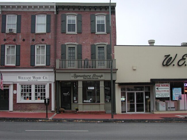Front - 126 W Market St