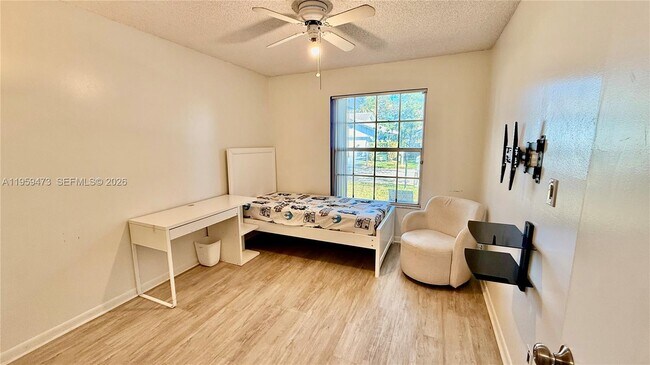 Building Photo - 5470 Pine Cir