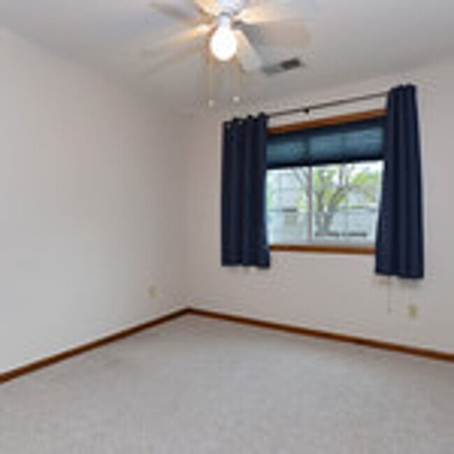 Building Photo - 144 Primrose Ct