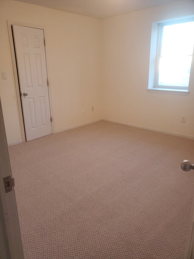 Building Photo - 1-3, 2-4 Main St & 4th Ave Ave