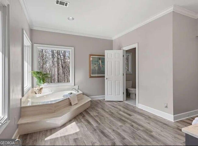 Building Photo - 15905 Westbrook Rd