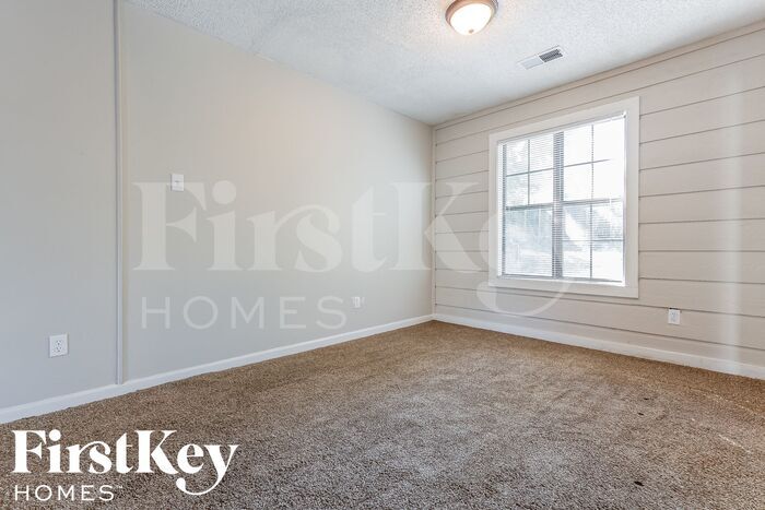 Building Photo - 6065 Valleydale Dr