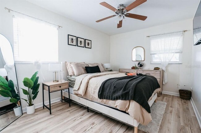 Building Photo - 3229 W Fielder St