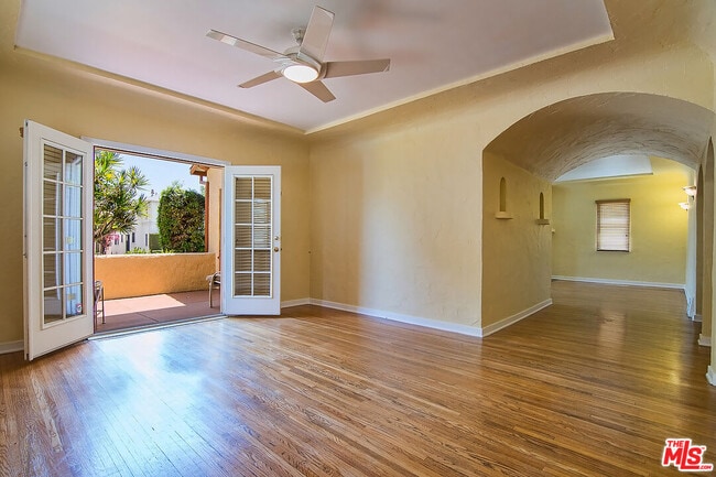 Building Photo - 1071 Cloverdale Ave