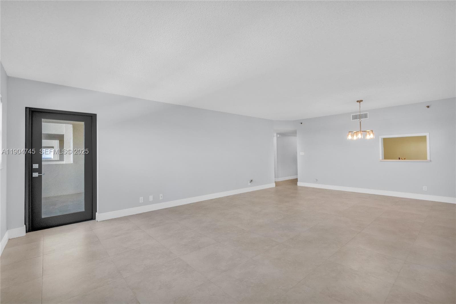 Building Photo - 3200 Port Royale Dr N