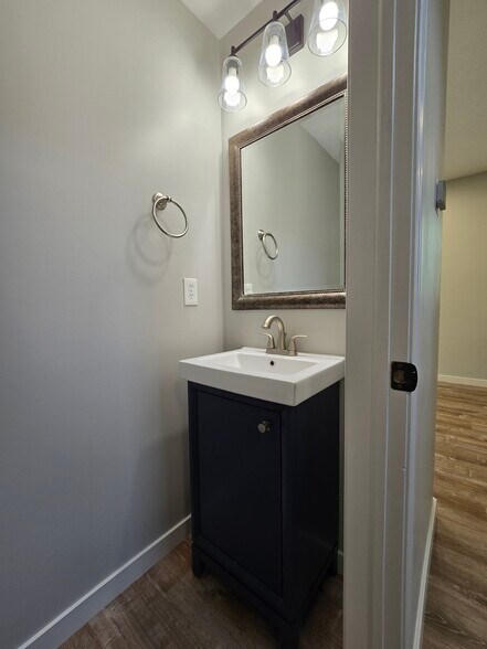 Building Photo - 287 E Rockingham Ct