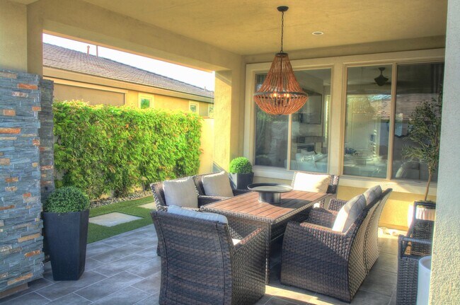 Building Photo - 51234 Longmeadow St