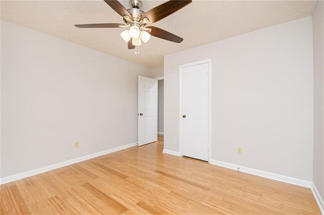 Building Photo - 5041 Alexander Ave