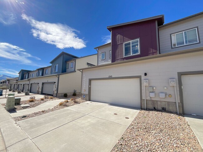 Building Photo - 3 Bedroom Townhome Available Near Voyager Pkwy & Interquest Pkwy!