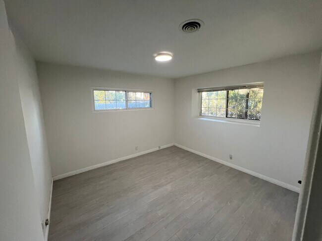Building Photo - 215 Rancho Vista Dr