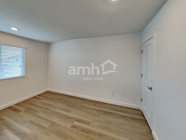 Building Photo - 9678 N Rancho Lozano