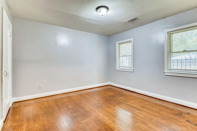 Building Photo - 3 Bedroom Brick Ranch on Basement/5 Min Drive to Downtown Atlanta