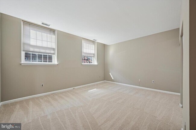 Building Photo - 130-36 N Bread St