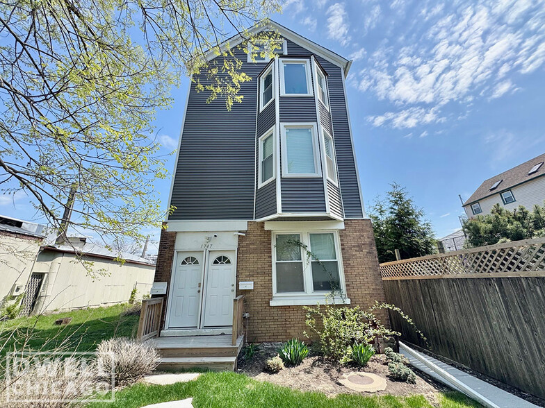 Building Photo - 1747 N Spaulding Ave