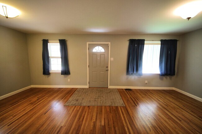 Building Photo - 4317 Sunshine Dr