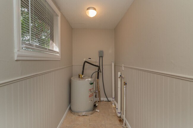 Building Photo - $1,200 - 3 bed/2 bath house for rent in Midtown Augusta, with fenced back yard