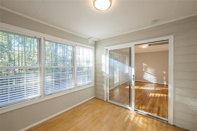 Building Photo - 4648 Calumet Cir NW