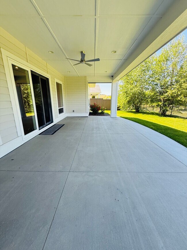 Building Photo - Modern Farmhouse in Cartwright Ranch