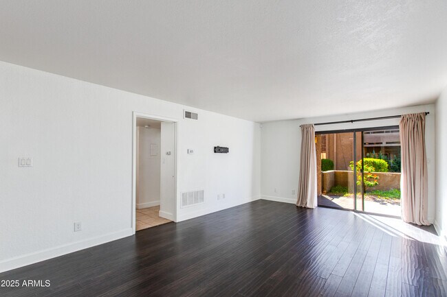 Building Photo - 3825 E Camelback Rd