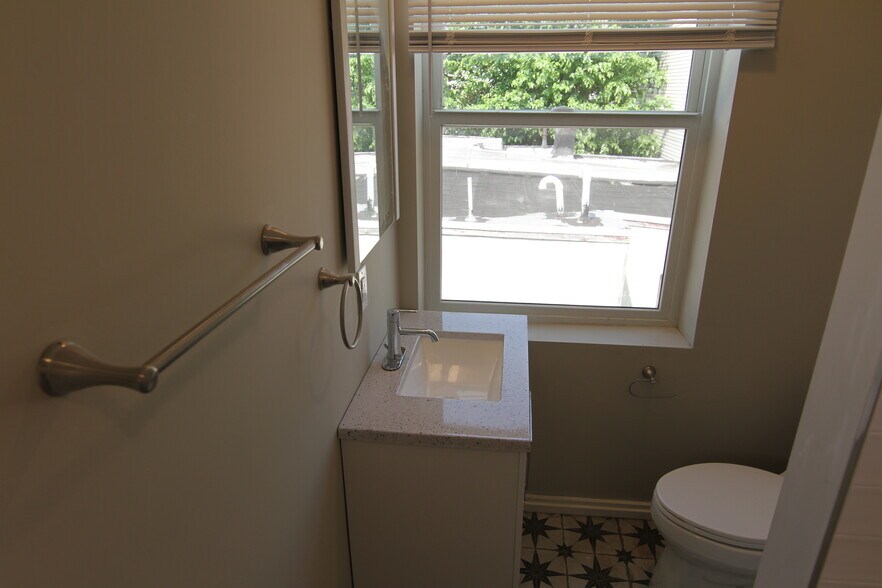 Building Photo - 3945 Baring St