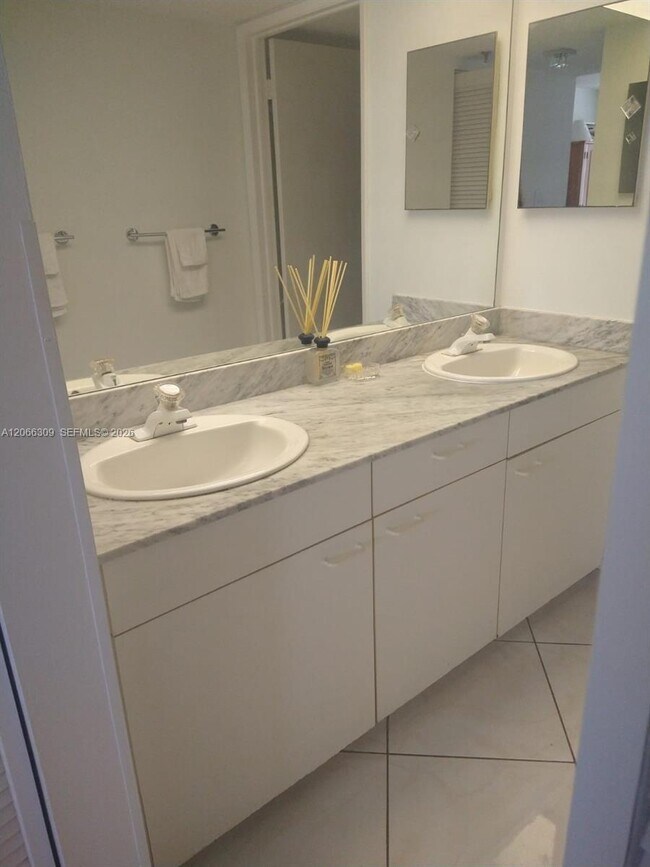 Building Photo - 9341 Collins Ave
