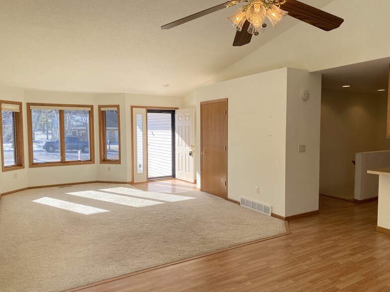 Building Photo - 303 Crestwood Ln