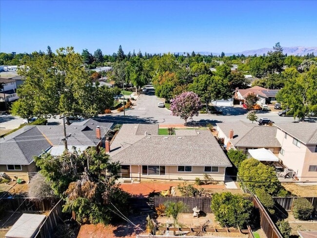 Building Photo - 4 Bedroom Home in Strawberry Park Stunner