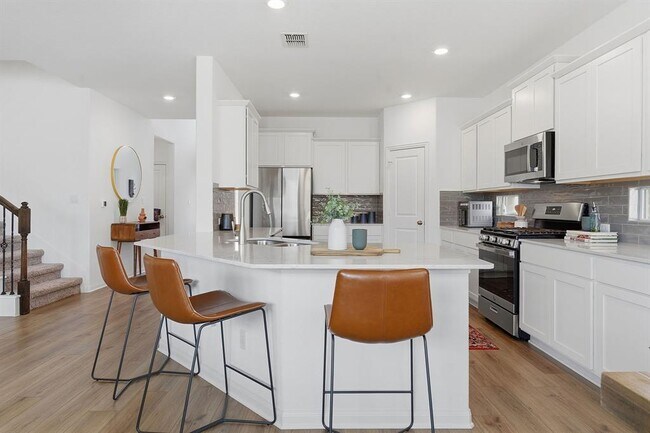 Building Photo - 209 Zamora Xing