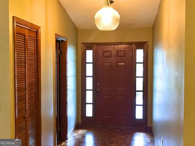 Building Photo - 502 Hunt Club Rd