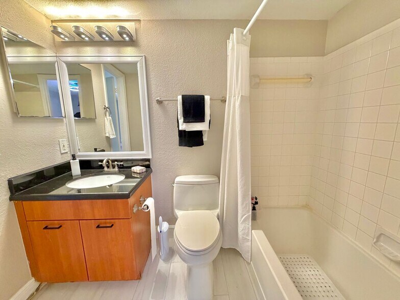 Building Photo - 2900 S University Dr