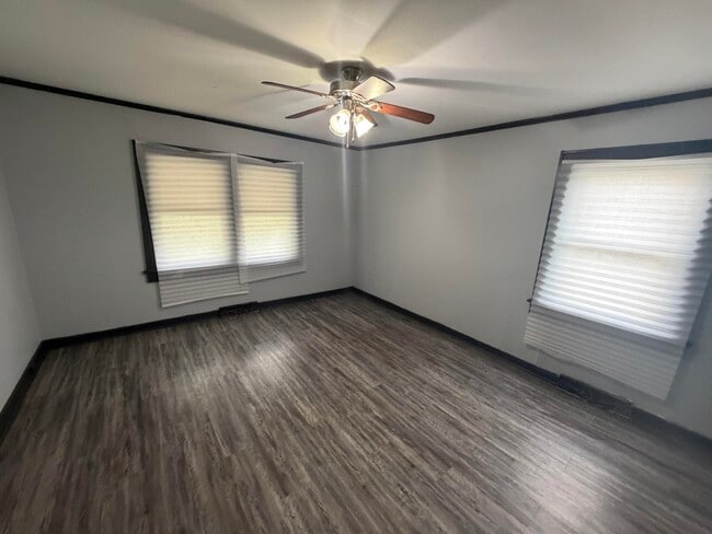 Building Photo - 609 Martin-