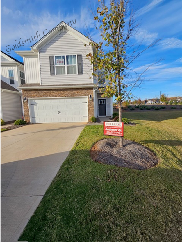 Primary Photo - "Spacious 4-Bedroom Townhouse Retreat on Y...