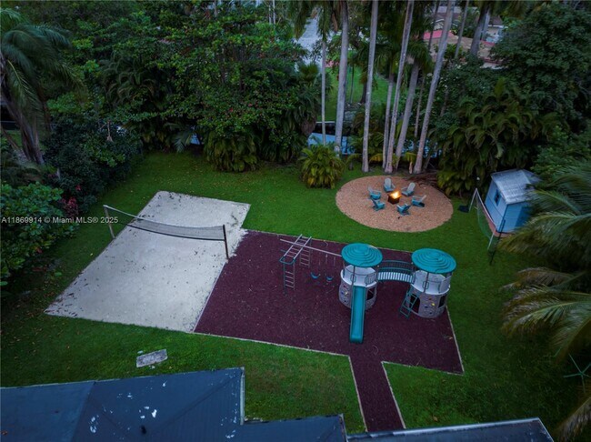 Building Photo - 2100 SW 28th Way