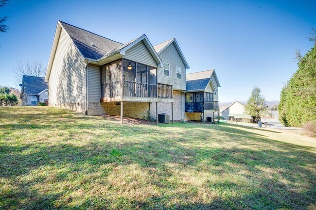 Building Photo - 3910 Renaissance Sq