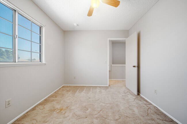 Building Photo - For RENT at Sandalwood Park North