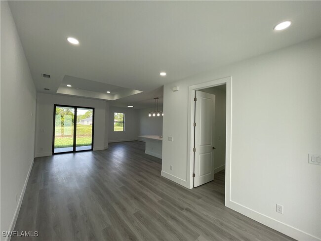 Building Photo - 818 Anaconda Ave S