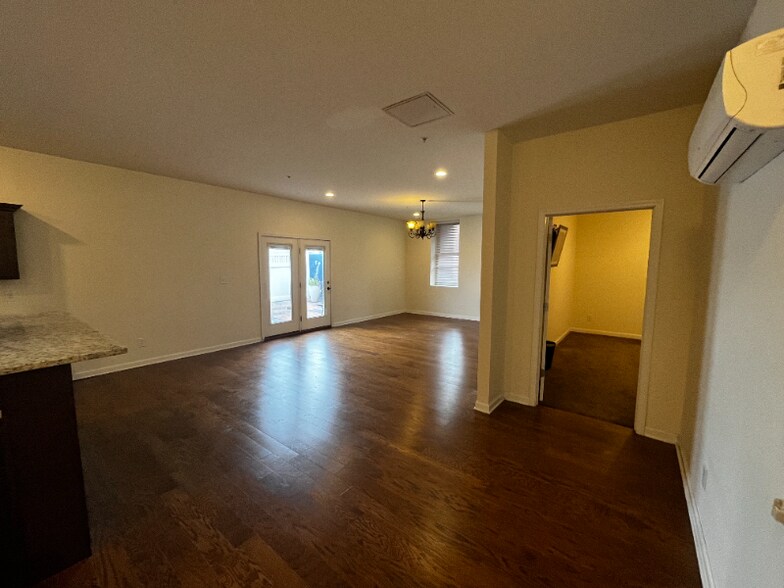 Building Photo - 99 Pine St