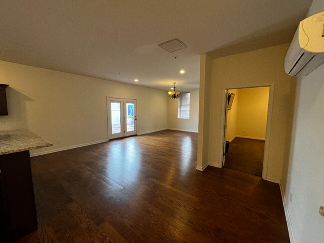 Building Photo - 99 Pine St