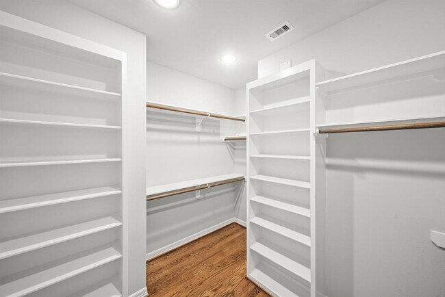 Building Photo - 611 W 24th St