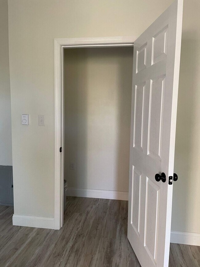 Building Photo - 150 Walnut St