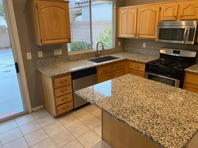 Building Photo - Gorgeous home close to Lake Sahara!