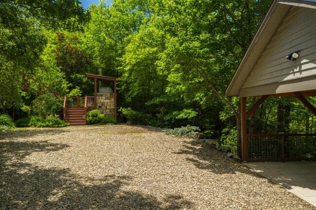 Building Photo - 348 Winding Ridge