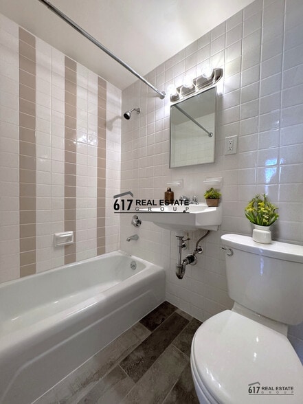 Building Photo - 160 N Beacon St