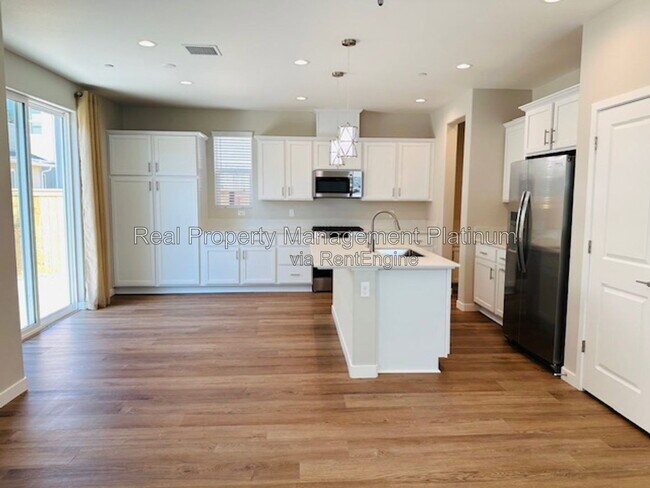 Building Photo - 616 Ophelia Ave