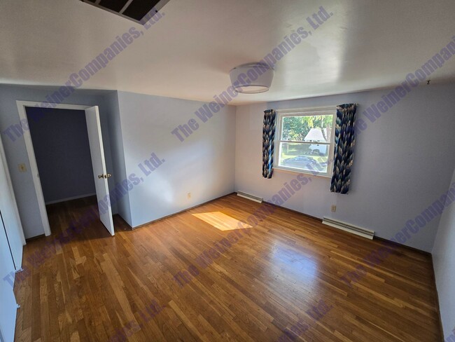 Building Photo - Gorgeous Home in South West Champaign