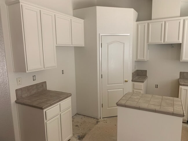 Building Photo - 1615 Great Basin Dr