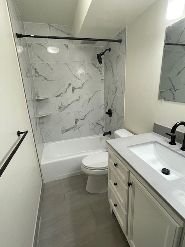 Building Photo - Available now - 2 bedroom / 2 bath / 1 cov...