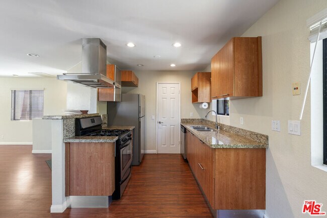 Building Photo - 3912 Girard Ave