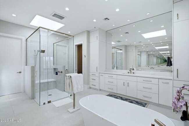 Building Photo - 6461 E Crested Saguaro Ln