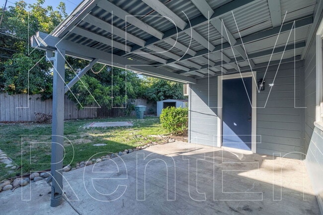 Building Photo - 1545 Douglas Rd